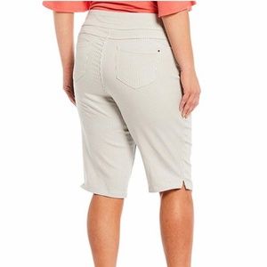 Westbound Park Ave Stripe Capri Skimmer Short 18W